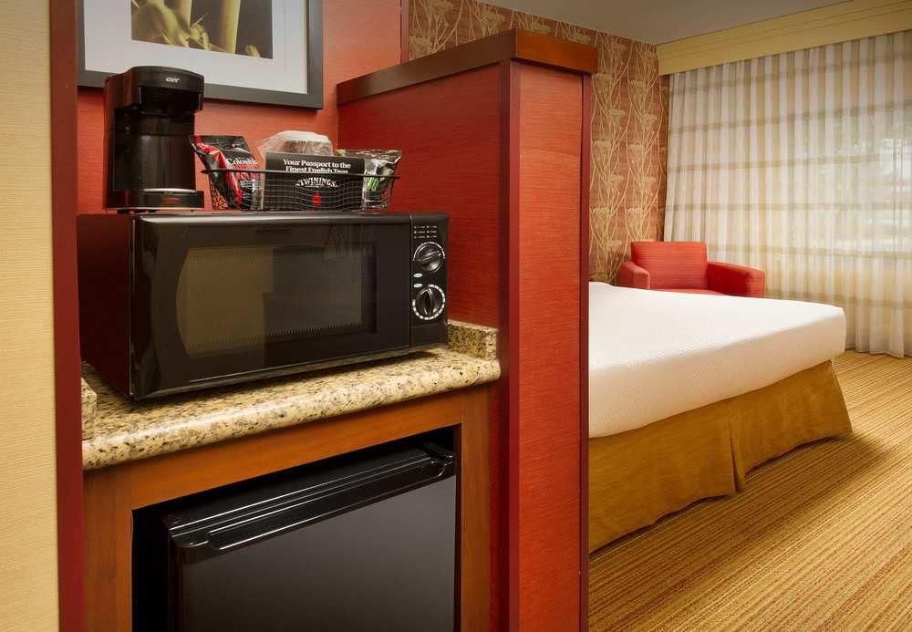 Hotel Courtyard By Marriott Waldorf Esterno foto