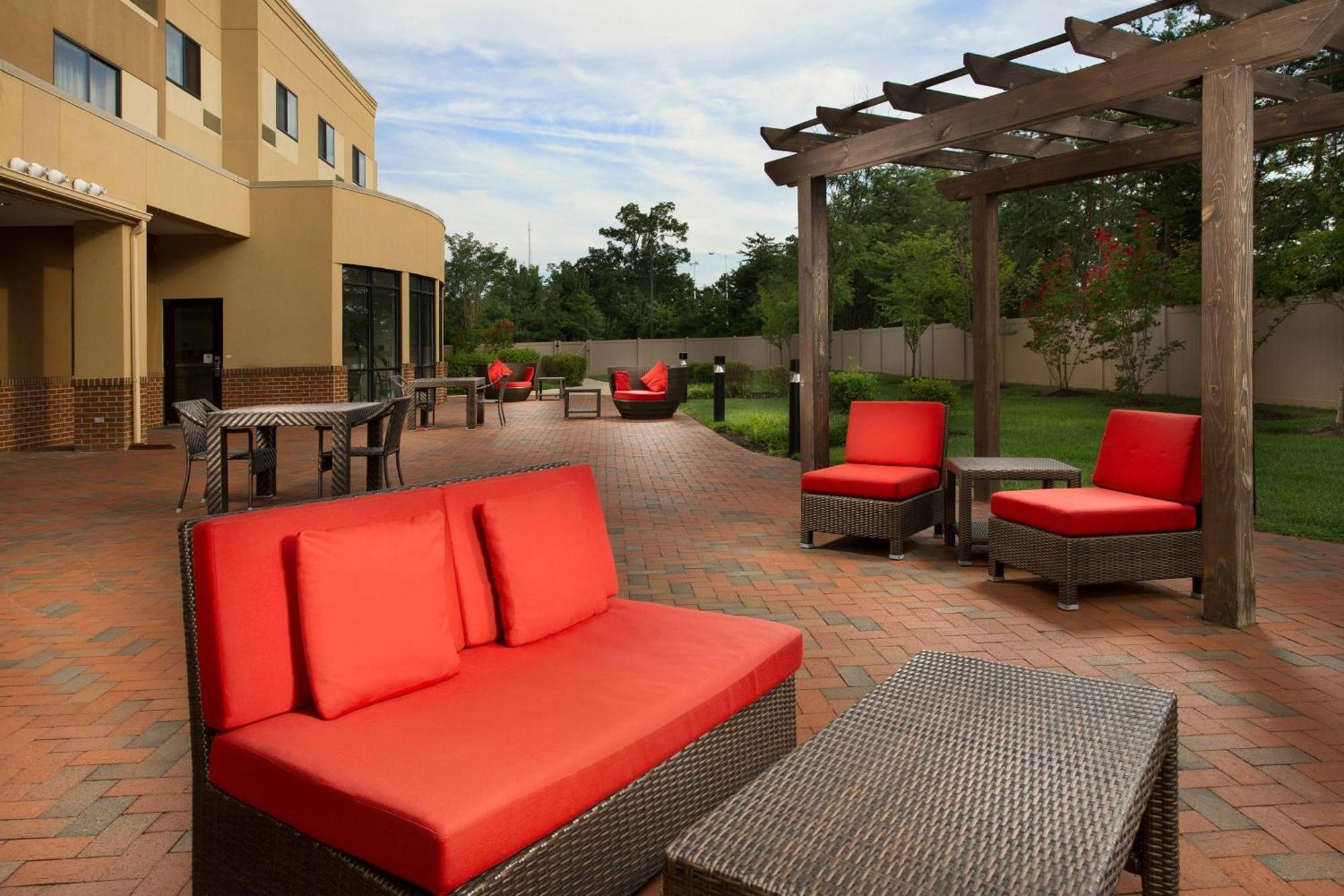 Hotel Courtyard By Marriott Waldorf Esterno foto