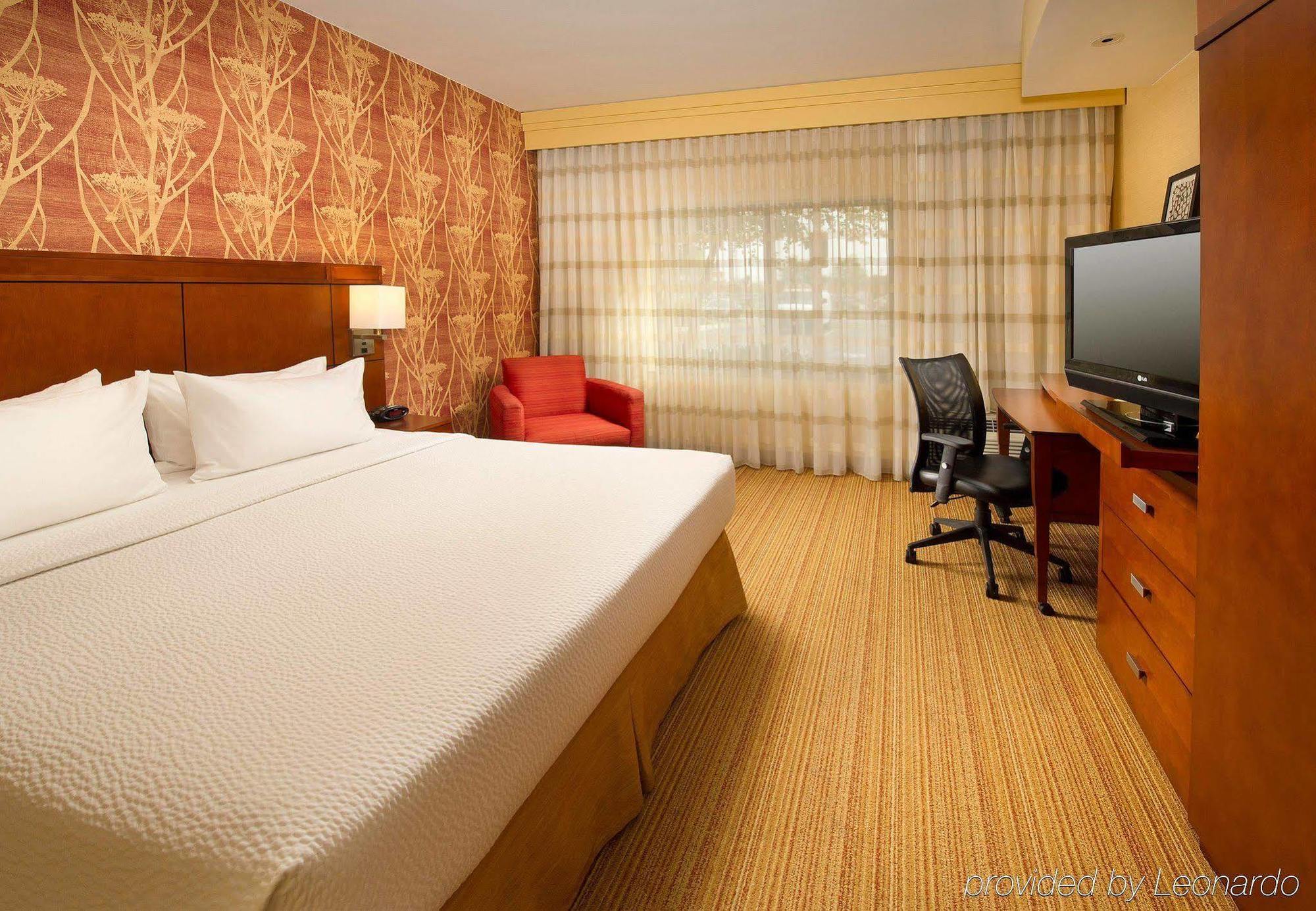 Hotel Courtyard By Marriott Waldorf Esterno foto