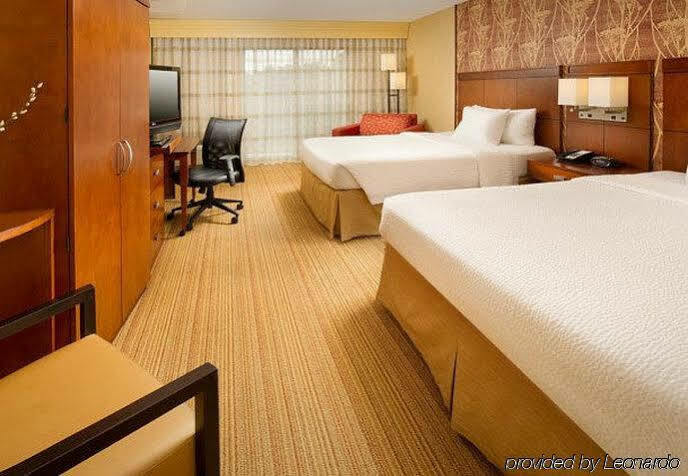 Hotel Courtyard By Marriott Waldorf Esterno foto